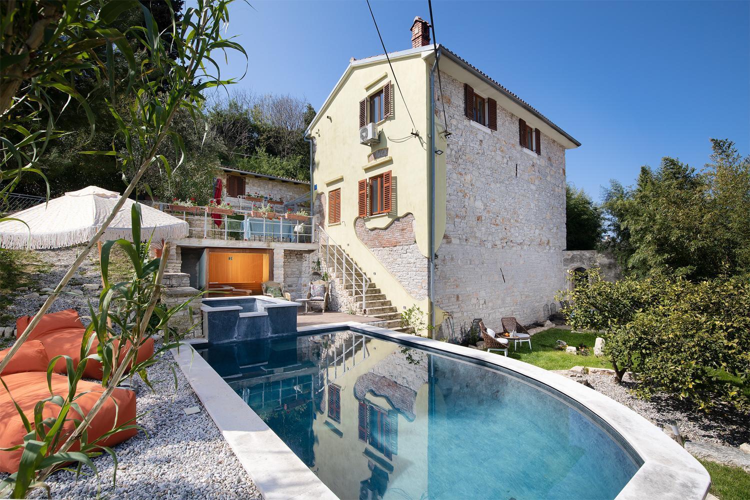 Casa Castel - Old Town House