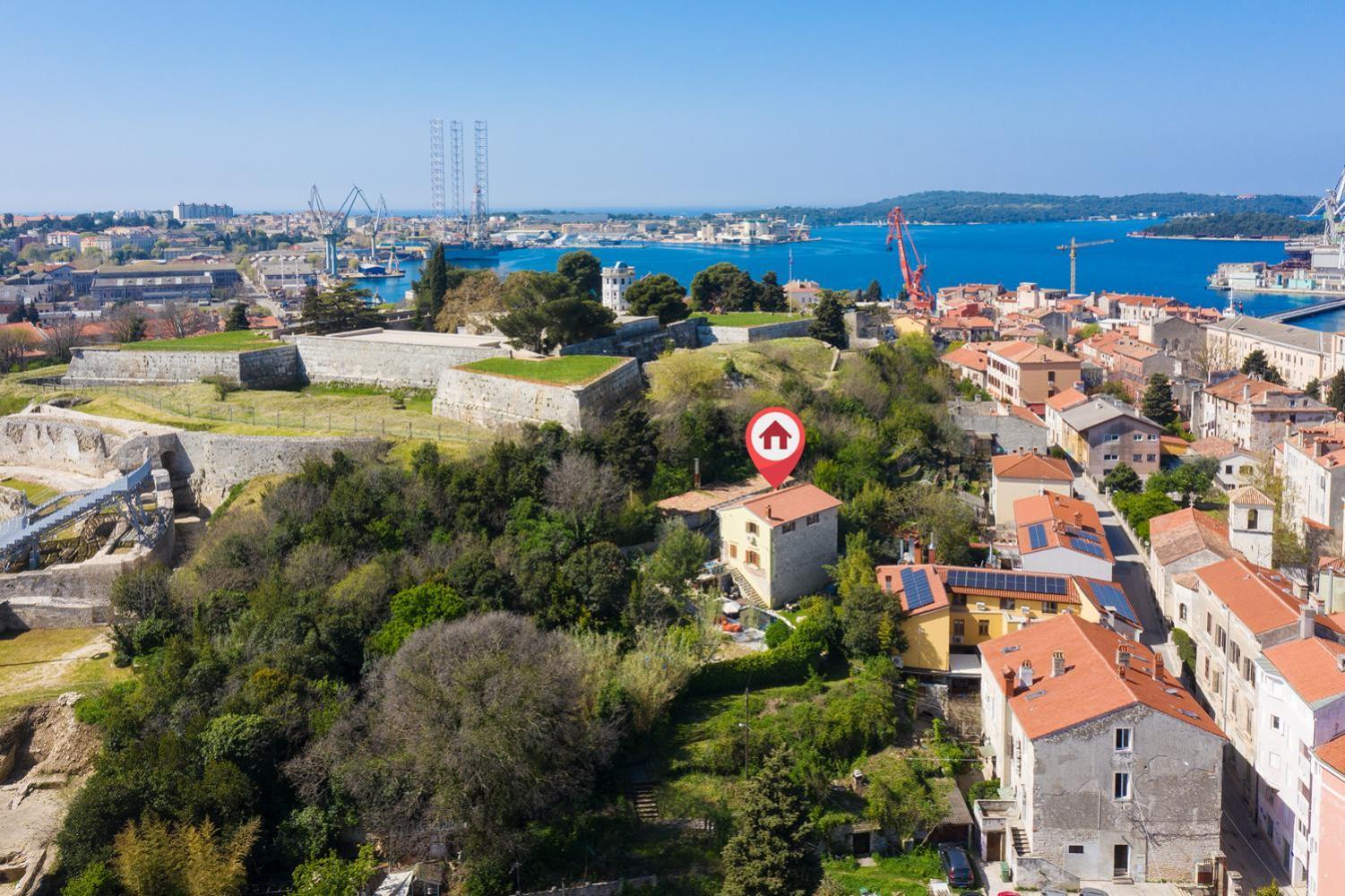 Casa Castel - Old Town House Ferienhaus Pula